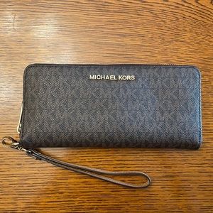 Michael Kors Continental Wallet
